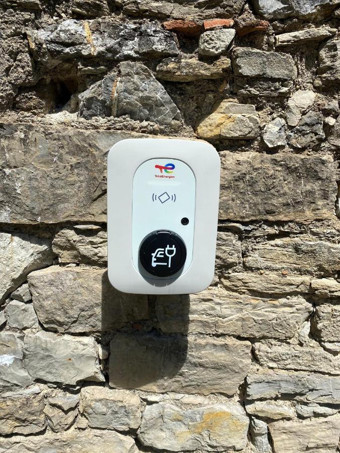 Appartamento Logis Dans Ancien Relais De Poste Saint Julien Les Rosiers Esterno foto