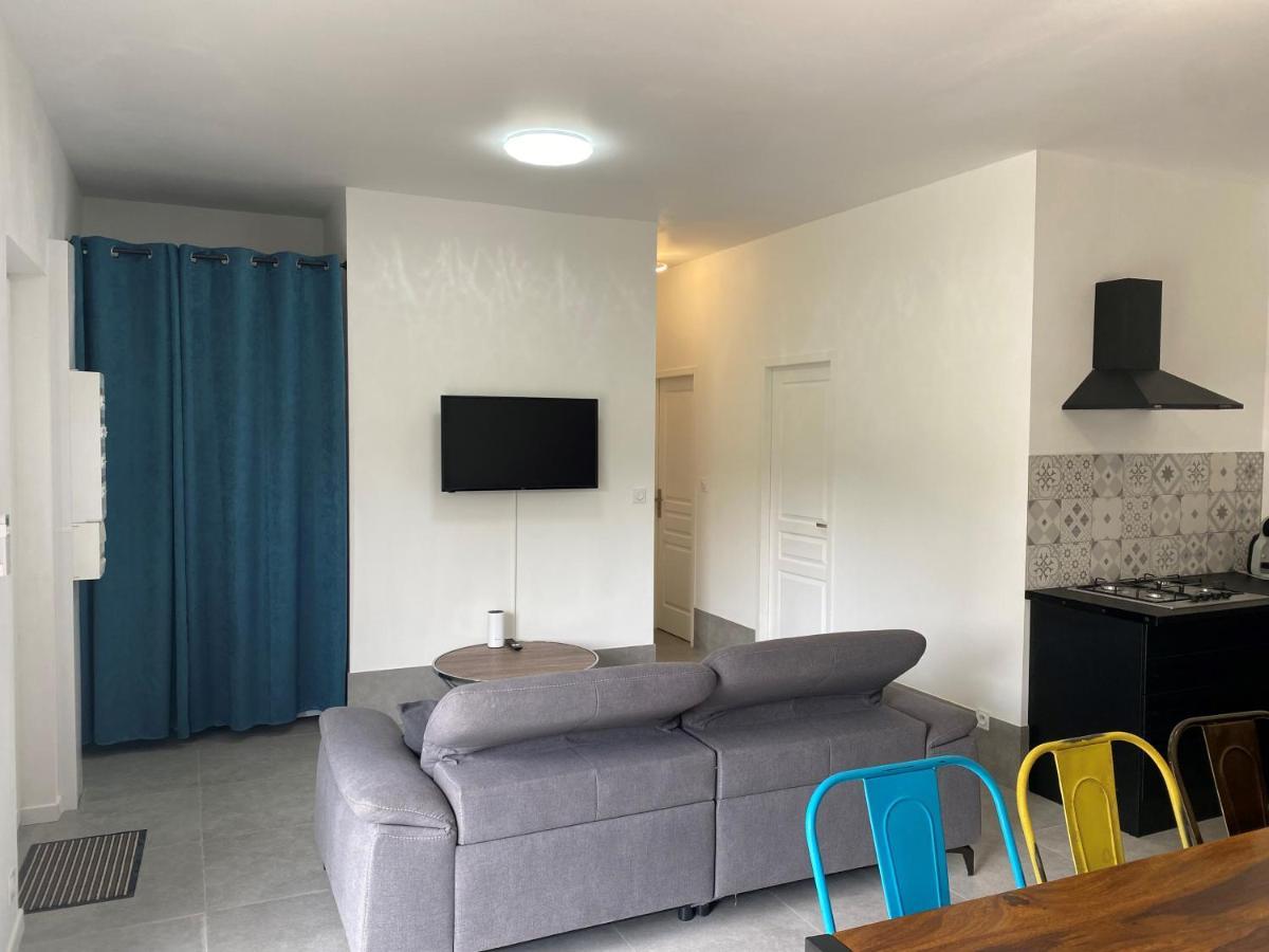 Appartamento Logis Dans Ancien Relais De Poste Saint Julien Les Rosiers Esterno foto