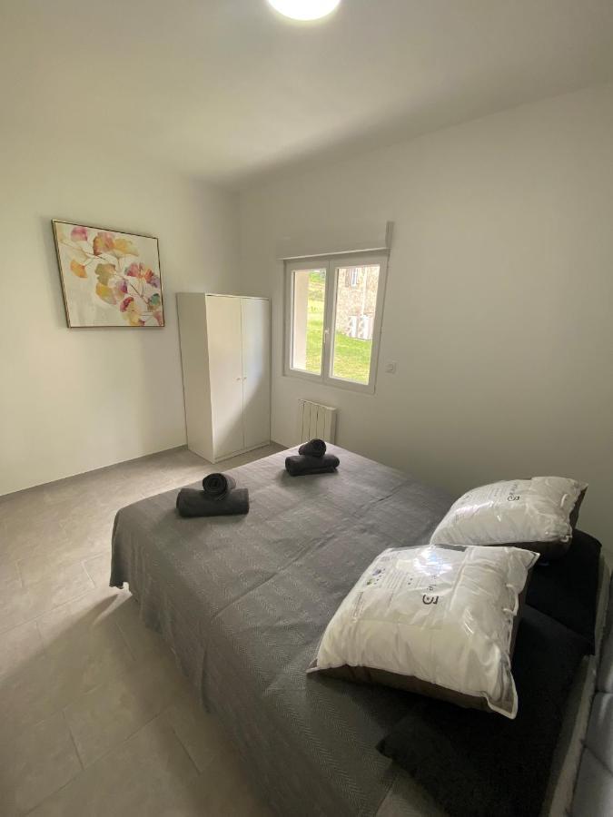 Appartamento Logis Dans Ancien Relais De Poste Saint Julien Les Rosiers Esterno foto