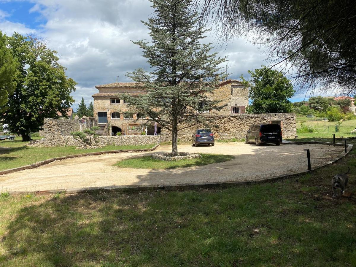 Appartamento Logis Dans Ancien Relais De Poste Saint Julien Les Rosiers Esterno foto